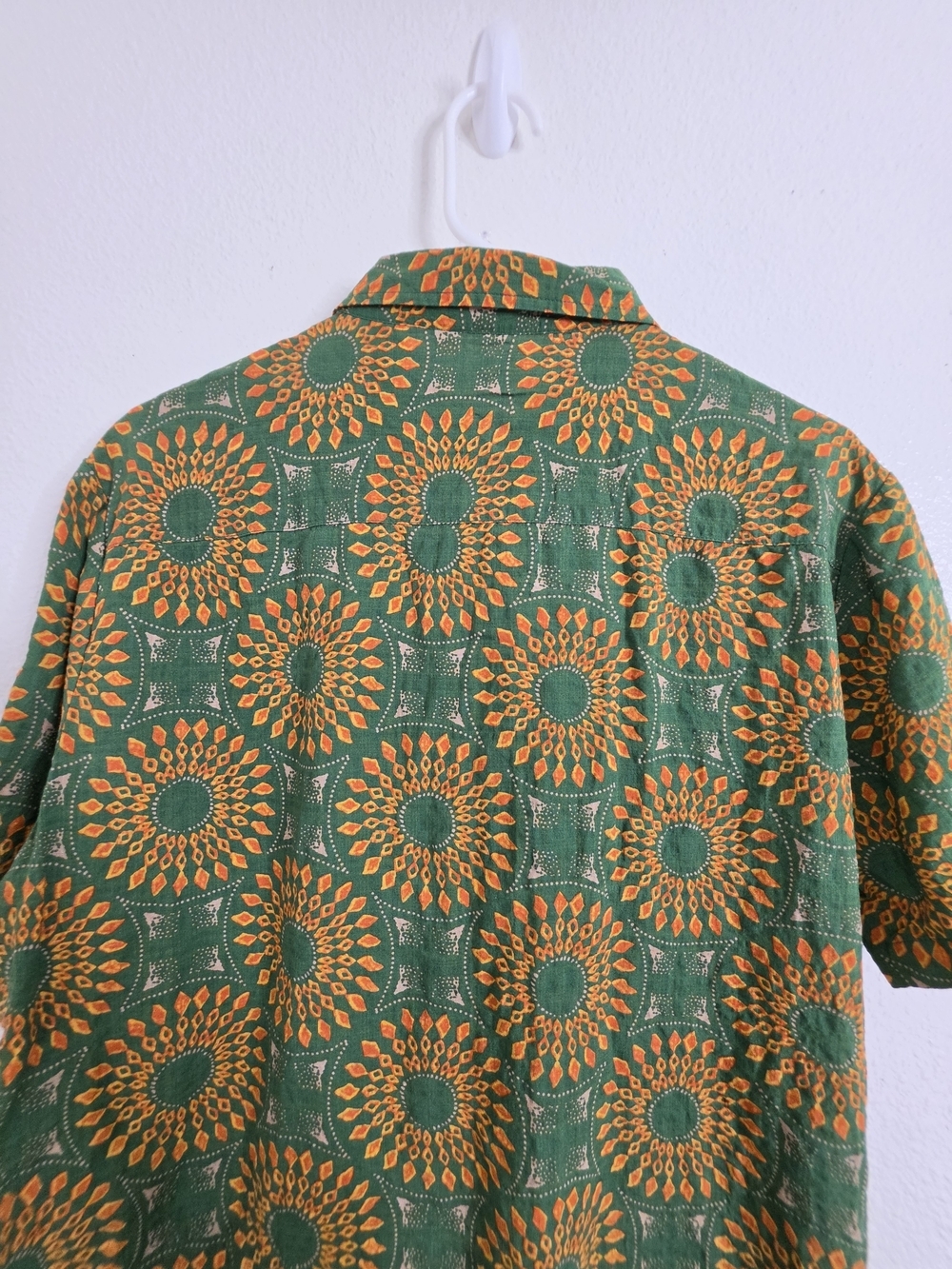 Vatpove Mens Size M Green Orange Geometric Medallion Short Sleeve Button Shirt - Picture 7 of 9